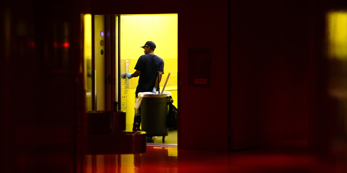 Black and White Sand Dunes Blog Header (315 × 560 px)-2 Nightly Commercial Cleaning Services